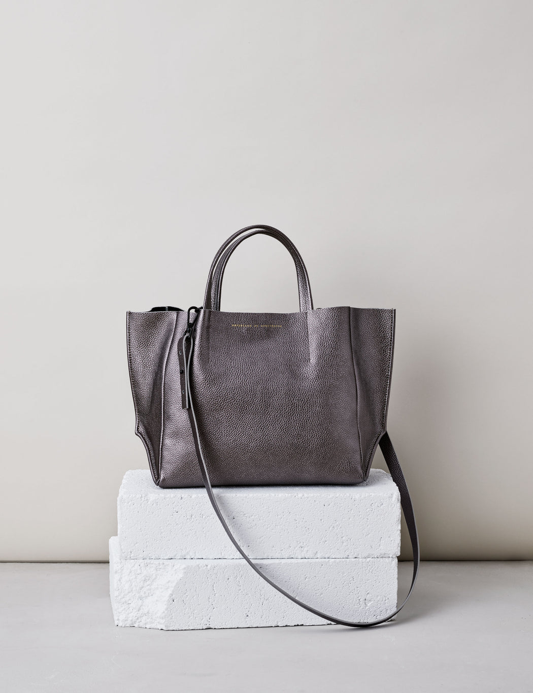 Half Tote / Gunmetal Metallic