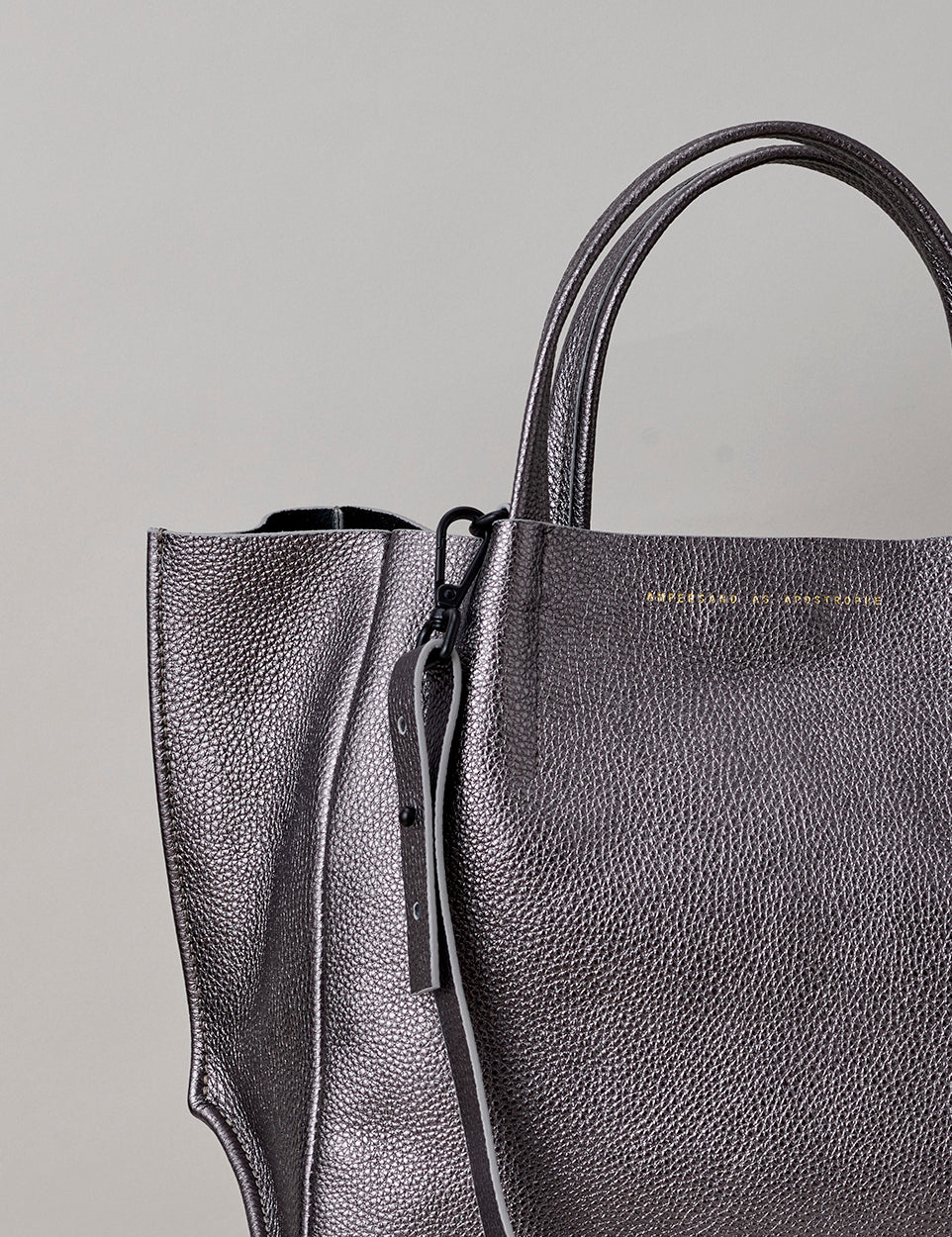 Half Tote / Gunmetal Metallic