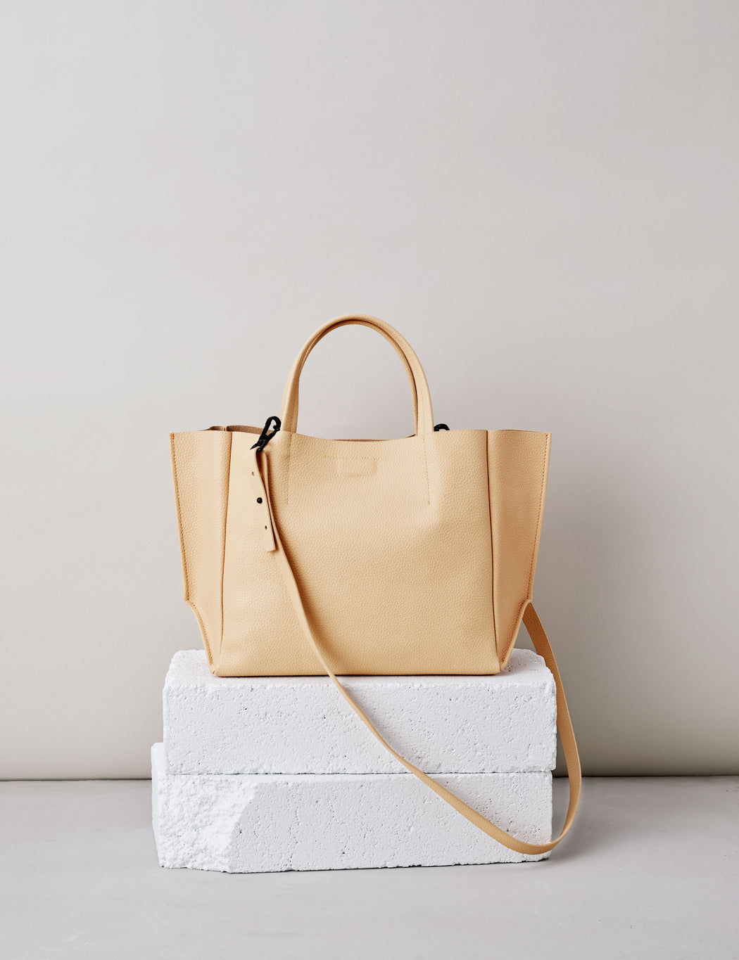 Half Tote / Nude