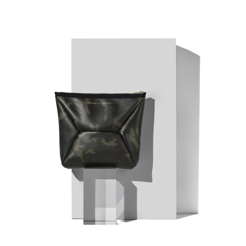 Ampersand as apostrophe camo tote outlet