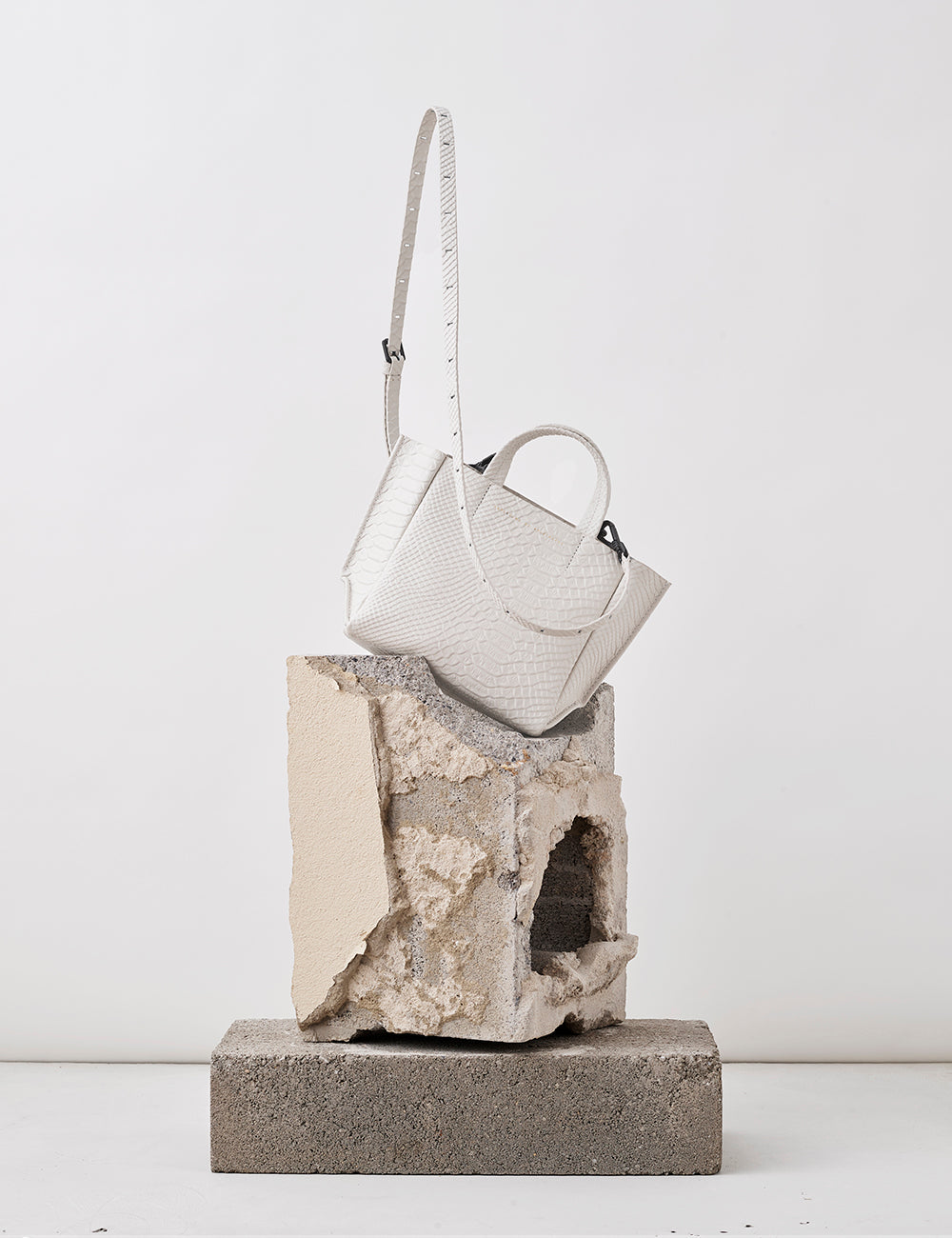 Ampersand as apostrophe　バッグ Ampersand As Apostrophe Micro-Tote Bag | $473.00 | Saint Bernard