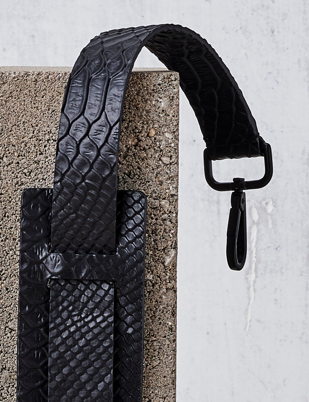 Leather Shoulder Strap / Black Python