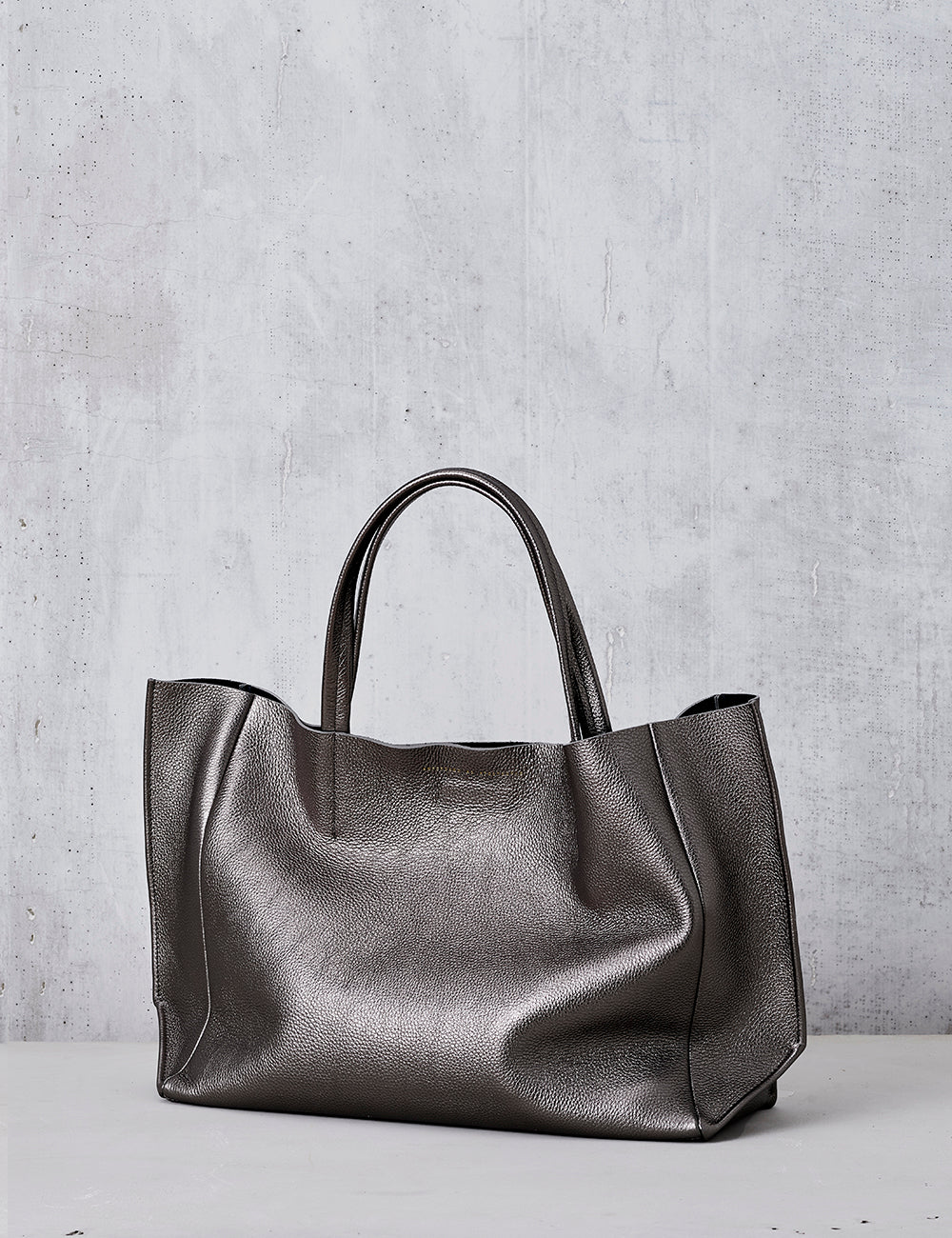 TASページ Sideways Tote / Gunmetal Metallic — Ampersand As Apostrophe